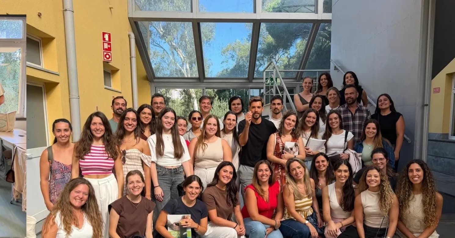 Fotografia de grupo da turma da pós-graduação em Osteopatia Pediátrica